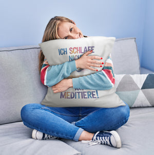 Robbe - schlafe nicht sondern meditiere Kissen