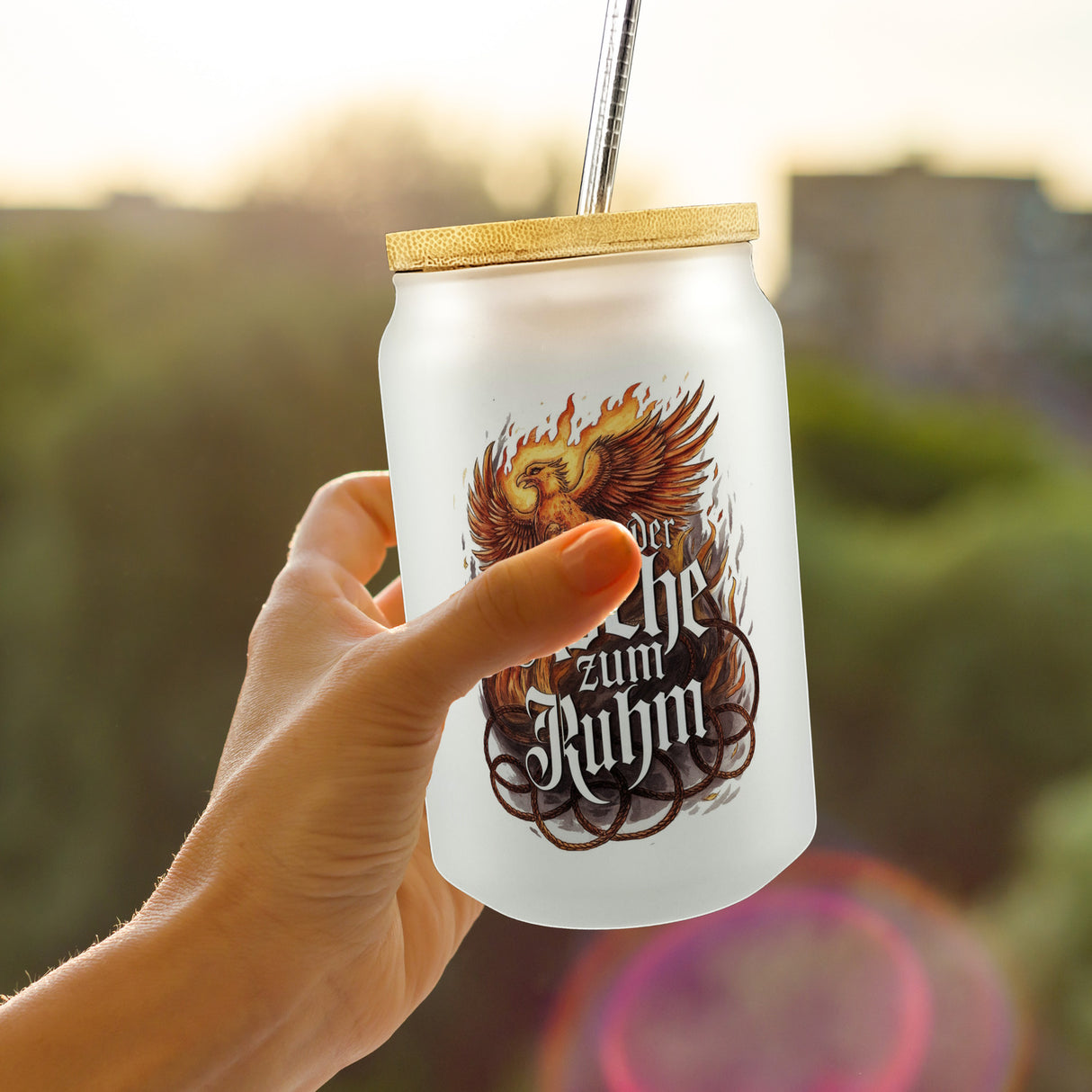 Phönix mit Flammen - Von der Asche zum Ruhm Trinkglas mit Bambusdeckel