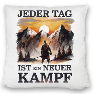 Jeder Tag ein neuer Kampf Kissen - Berge im Sonnenuntergang