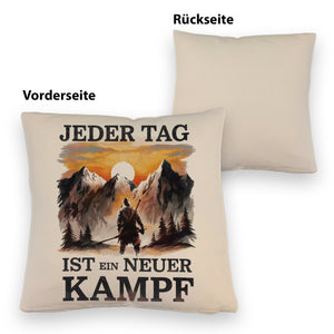 Jeder Tag ein neuer Kampf Kissen - Berge im Sonnenuntergang