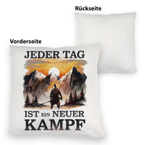 Jeder Tag ein neuer Kampf Kissen - Berge im Sonnenuntergang