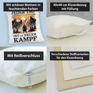 Jeder Tag ein neuer Kampf Kissen - Berge im Sonnenuntergang