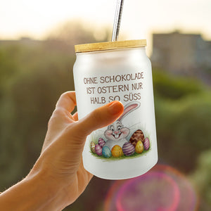 Fröhlicher Hase mit Ostereiern Trinkglas mit Bambusdeckel - Ostern ohne Schokolade halb so süß