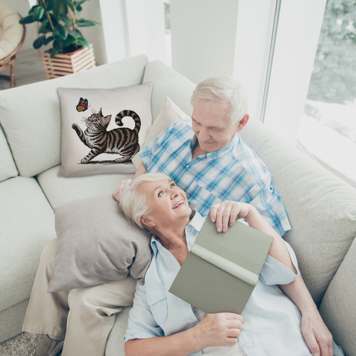 Katze mit Schmetterling Kissen für Tierliebhaber