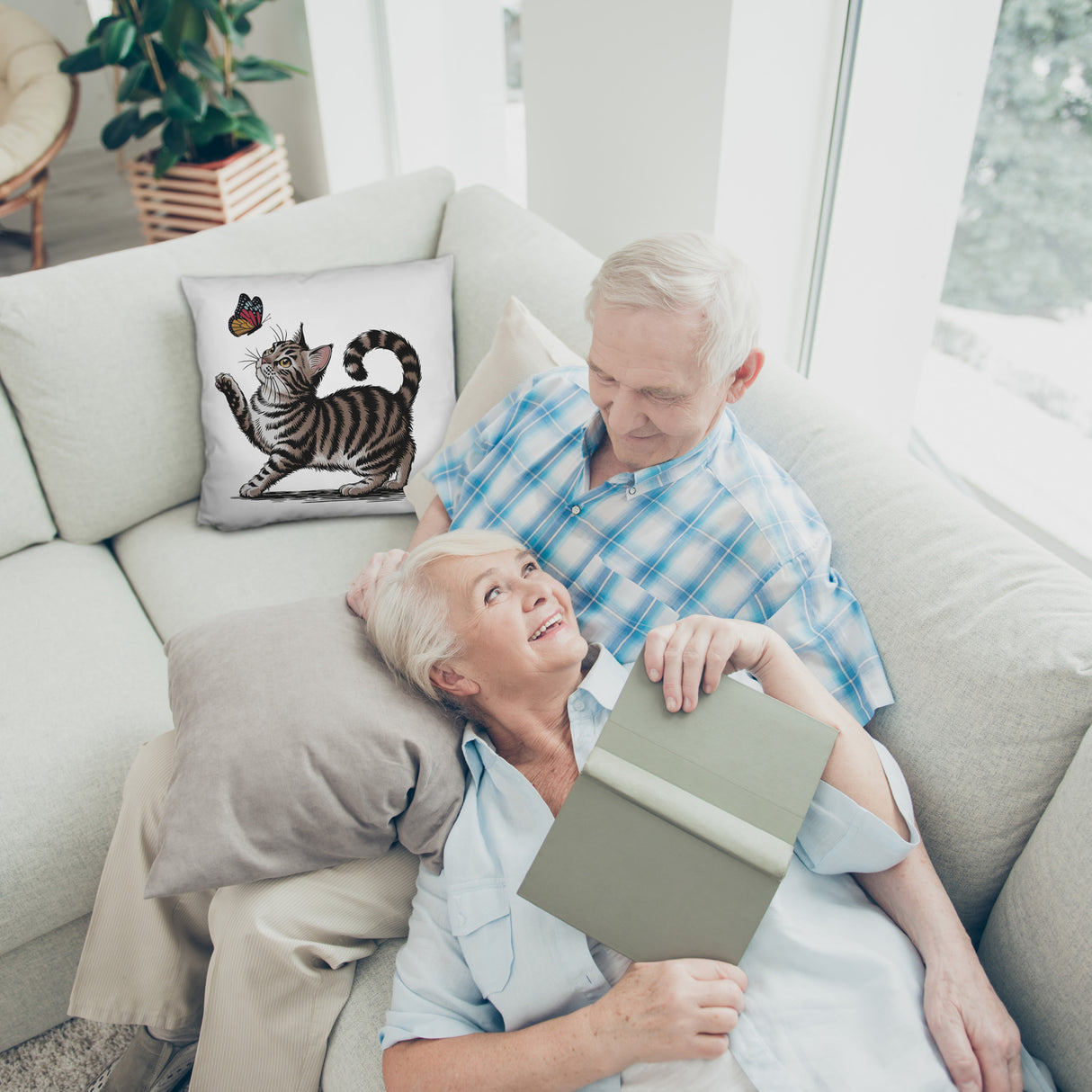 Katze mit Schmetterling Kissen für Tierliebhaber