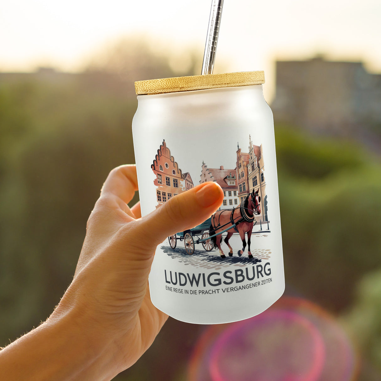Ludwigsburg Reise Trinkglas mit Bambusdeckel Pferdekutsche auf Kopfsteinpflaster