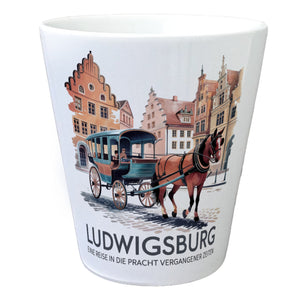 Ludwigsburg Reise Blumentopf Pferdekutsche auf Kopfsteinpflaster