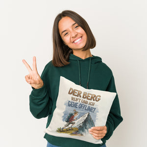 Der Berg ruft Kissen Wanderer mit Rucksack