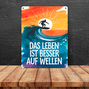 Surfer auf Welle Besser auf Wellen Metallschild in 15x20 cm