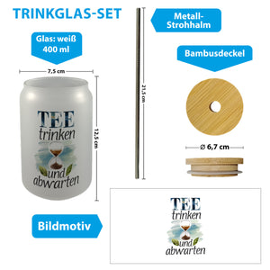 Sanduhr mit Teeblättern Trinkglas mit Bambusdeckel Tee trinken und abwarten