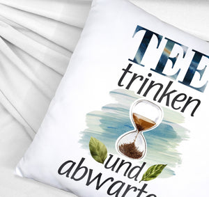 Sanduhr mit Teeblättern Kissen Tee trinken und abwarten