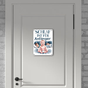 Schlaf ist für Anfänger Metallschild in 15x20 cm Baby in Windeln