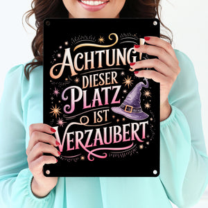 Achtung Platz ist verzaubert Metallschild in 15x20 cm Hexenhut