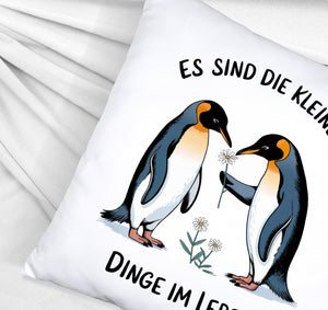 Pinguine mit Blumen - Es sind die Kleinen Dinge Kissen