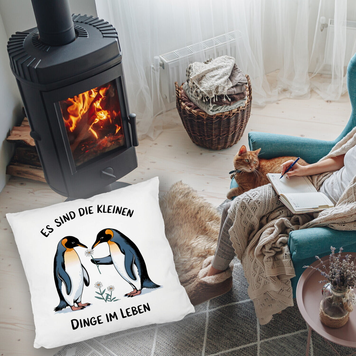 Pinguine mit Blumen - Es sind die Kleinen Dinge Kissen