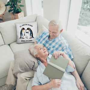 Pinguine mit Blumen - Es sind die Kleinen Dinge Kissen