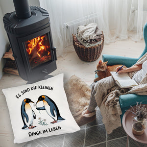 Pinguine mit Blumen - Es sind die Kleinen Dinge Kissen