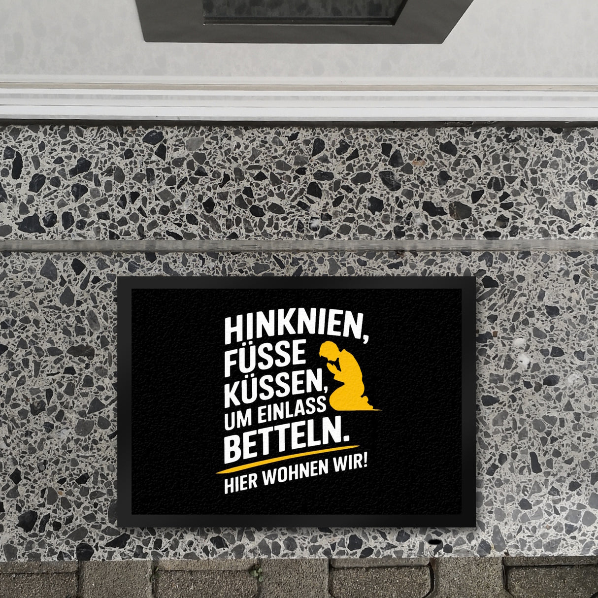 Hinknien und um Einlass betteln Fußmatte in 35x50 cm mit betender Person