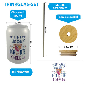 Mit Herz für Kinder da Trinkglas mit Bambusdeckel Herz Umarmt Kinder