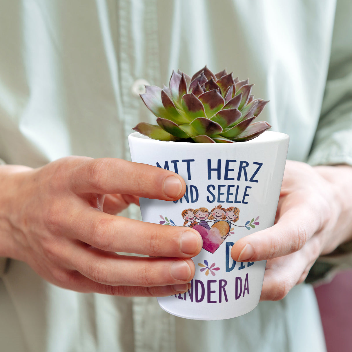 Mit Herz für Kinder da Blumentopf Herz Umarmt Kinder