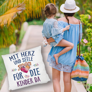 Mit Herz für Kinder da Kissen Herz Umarmt Kinder