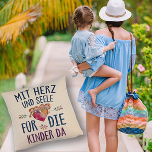 Mit Herz für Kinder da Kissen Herz Umarmt Kinder