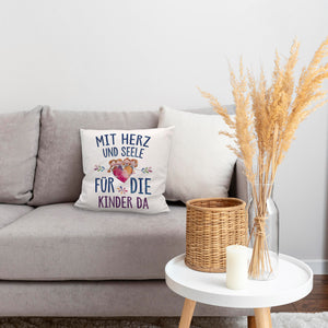 Mit Herz für Kinder da Kissen Herz Umarmt Kinder