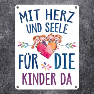 Mit Herz für Kinder da Metallschild in 15x20 cm Herz Umarmt Kinder