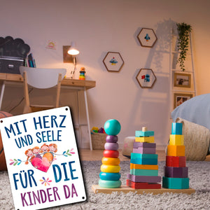 Mit Herz für Kinder da Metallschild in 15x20 cm Herz Umarmt Kinder