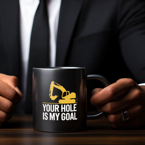 YOUR HOLE IS MY GOAL Tasse mit gelbem Bagger