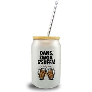 Zwei Bierkrüge Oans, zwoa, g’suffa Trinkglas mit Bambusdeckel