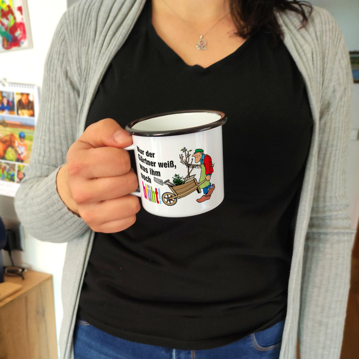 Nur der Gärtner weiß, was kommt! Emaille Tasse