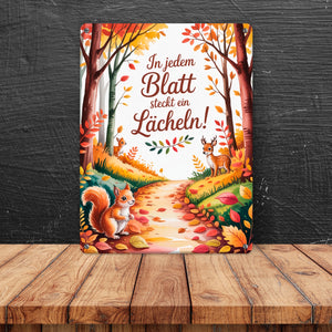 In jedem Blatt steckt ein Lächeln Herbstlicher Waldweg Metallschild in 15x20 cm