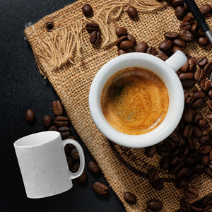 Kaffeebecher mit Putz-Schaf und Lippenstift Motiv