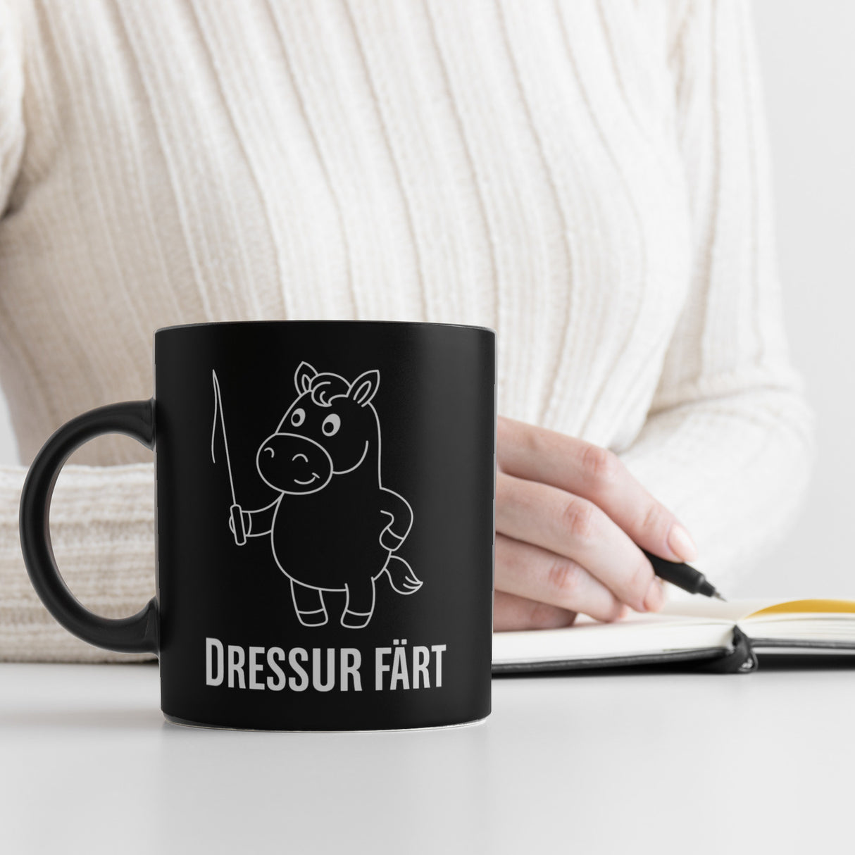 Pferd mit Peitsche Dressur Färt Kaffeebecher