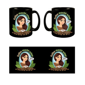 Frau im Spiegel Tasse in Schwarz mit Spruch: Kaffee macht schee. Probiers selber aus!