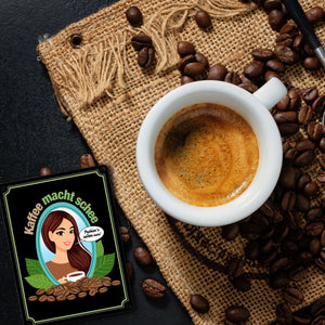Frau im Spiegel Metallschild in 15x20 cm mit Spruch: Kaffee macht schee. Probiers selber aus!