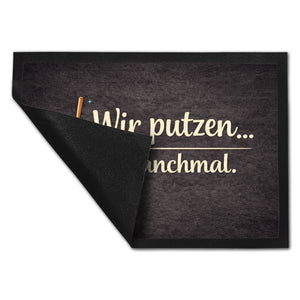 Besen Wir putzen... manchmal. Fußmatte in 35x50 cm Wohnzimmerdeko