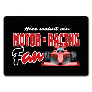 Sportwagen Fußmatte in 35x50 cm ohne Rand mit Spruch: Hier wohnt ein Motor-Racing Fan