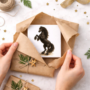 Prächtige Schönheiten Steigender Friese Pferde Holzbild in 10x10 cm zum Stellen oder Aufhängen