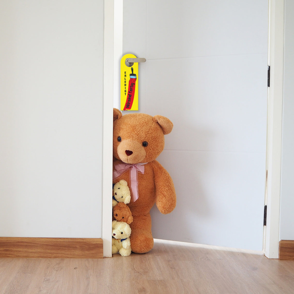 Maler und Pinsel Türhänger mit Spruch: Malerarbeiten abgeschlossen. Vorsicht geboten.
