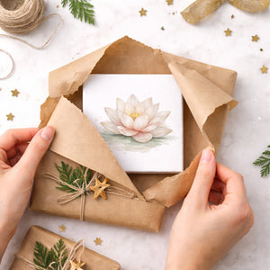 Ruhe Quelle Lotusblüte Holzbild in 10x10 cm zum Stellen oder Aufhängen