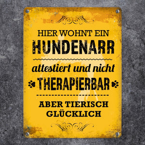 Metallschild mit Spruch: Hier wohnt ein Hundenarr - nicht therapierbar aber tierisch glücklich
