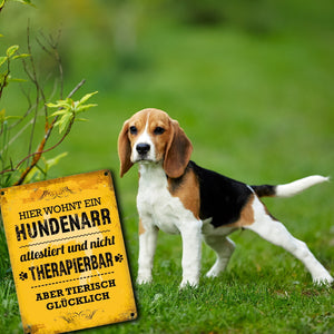 Metallschild mit Spruch: Hier wohnt ein Hundenarr - nicht therapierbar aber tierisch glücklich