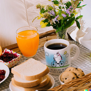 Honeycorns Kaffeebecher mit Einhorn Fahrrad Motiv und Spruch: Es muss nicht immer Sinn ergeben...