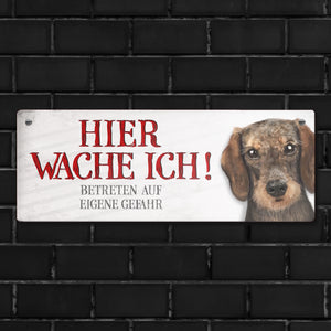 Metallschild mit Dackel Motiv und Spruch: Betreten auf eigene Gefahr ...