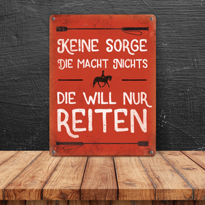Metallschild mit Reiter Motiv und Spruch: Keine Sorge, die macht nichts. ...
