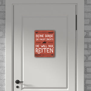 Metallschild mit Reiter Motiv und Spruch: Keine Sorge, die macht nichts. ...