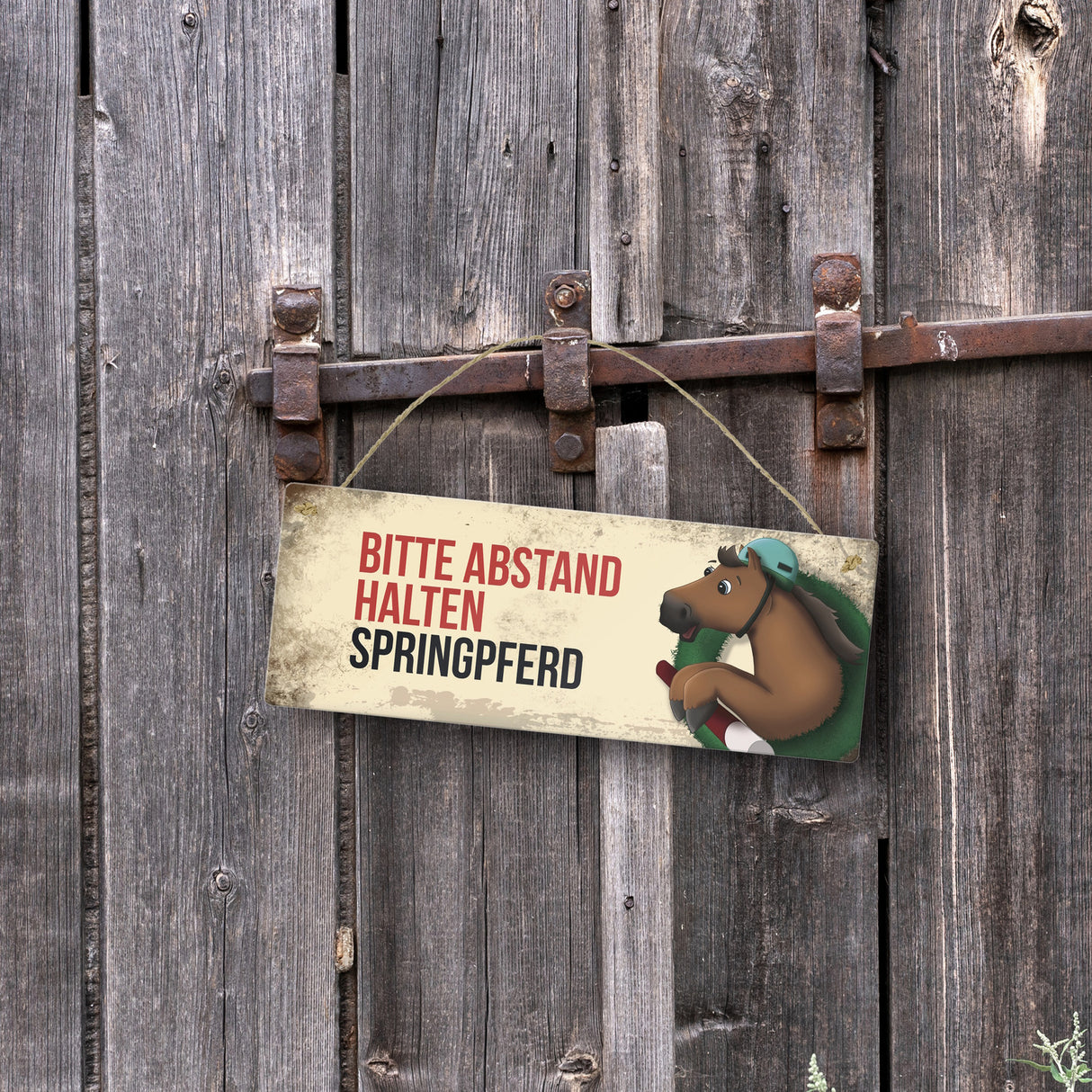 Metallschild mit braunem Springpferd Motiv und Spruch: Bitte Abstand halten
