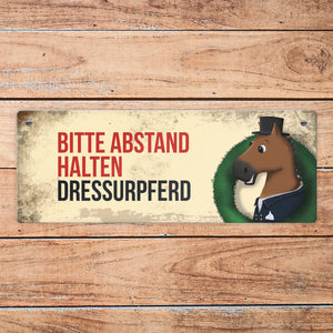 Metallschild mit braunem Dressurpferd Motiv und Spruch: Bitte Abstand halten